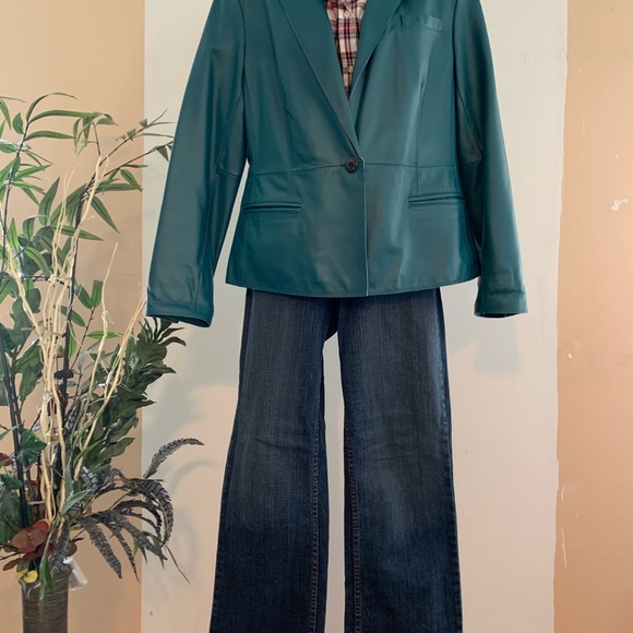 DKNY SOHO Medium Wash 5 Pocket Boot Cut Jeans - Picture 6 of 7